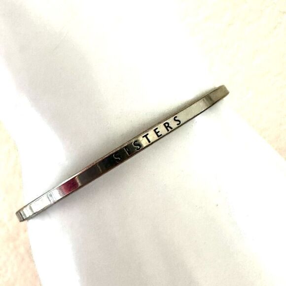 Silver tone sisters bangle bracelet - Picture 5 of 7